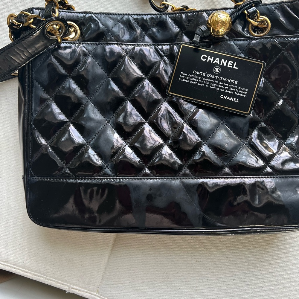 Vintage Chanel vernis quilted double straps handbag